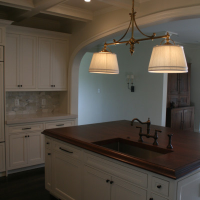 Kitchen - Island with sink and dishwasher