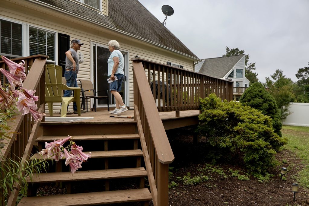 The original deck during a consultation with Mast Builders